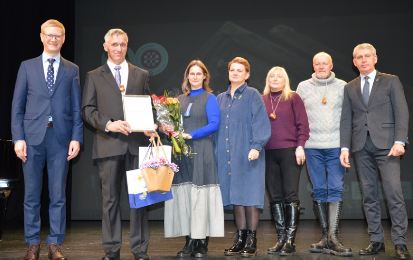 270_Apdovanoti-sekmingiausiai-dirbantys-tradiciniai-amatininkai.png